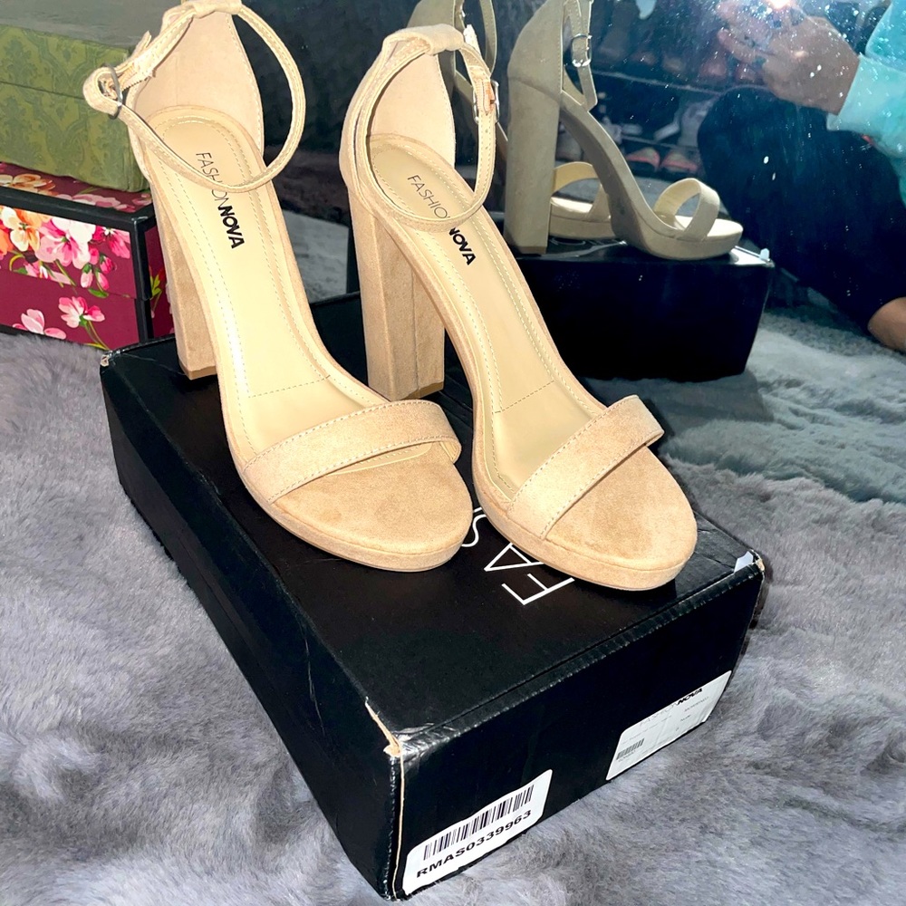 Fashion Nova nude suede heels, NWT - women’s size 8.